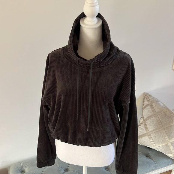 NWT 🖤UGG🖤 RTW pullover top - Picture 13 of 16